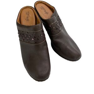 Euro Soft by Sofft Studded Brown Leather Heeled Slip On Mules Clog Womens Size 9